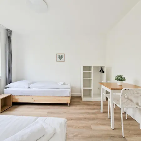 Apartamento Tolstov Apartments - Monteurwohnung - 3 Schlafzimmer - Kueche - Balkon - Waschmaschine - 25 Min Zur Messe Dus *