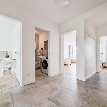 Apartamento Tolstov Apartments - Monteurwohnung - 3 Schlafzimmer - Kueche - Balkon - Waschmaschine - 25 Min Zur Messe Dus Heiligenhaus