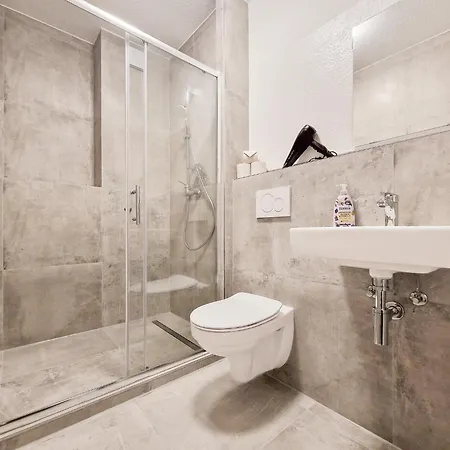 Apartamento Tolstov Apartments - Monteurwohnung - 3 Schlafzimmer - Kueche - Balkon - Waschmaschine - 25 Min Zur Messe Dus