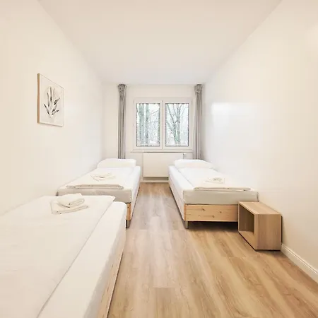Raj Living - Monteurwohnung - 2 Schlafzimmer - Wohnzimmer - Kueche - Balkon - Waschmaschine - 25 Min Zur Messe Dus Apartment