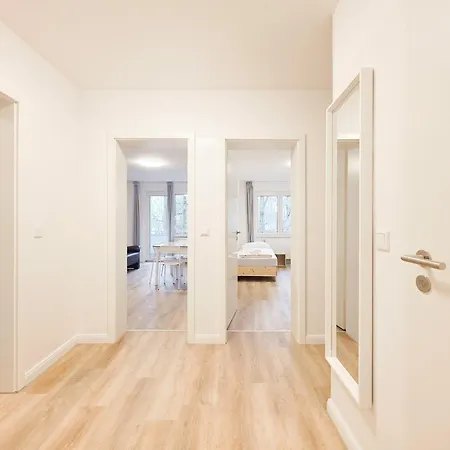 Apartment Raj Living - Monteurwohnung - 2 Schlafzimmer - Wohnzimmer - Kueche - Balkon - Waschmaschine - 25 Min Zur Messe Dus
