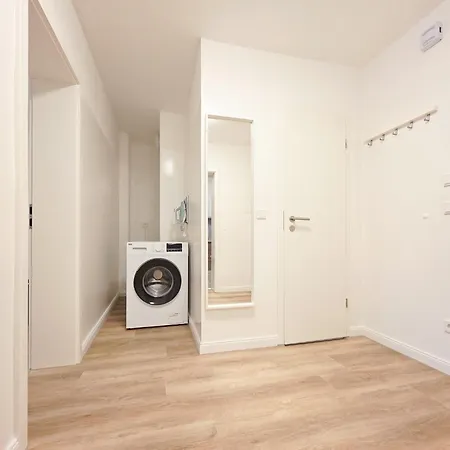 Apartment Raj Living - Monteurwohnung - 2 Schlafzimmer - Wohnzimmer - Kueche - Balkon - Waschmaschine - 25 Min Zur Messe Dus *