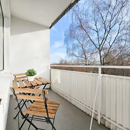 Apartment Raj Living - Monteurwohnung - 2 Schlafzimmer - Wohnzimmer - Kueche - Balkon - Waschmaschine - 25 Min Zur Messe Dus