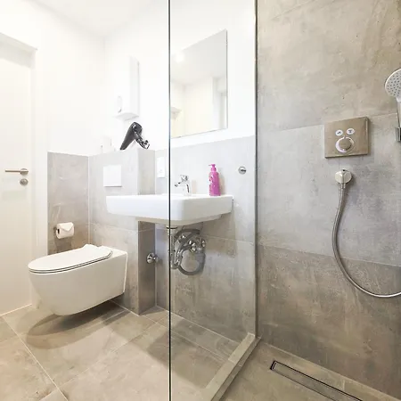 Raj Living - Monteurwohnung - 2 Schlafzimmer - Wohnzimmer - Kueche - Balkon - Waschmaschine - 25 Min Zur Messe Dus Apartment Heiligenhaus